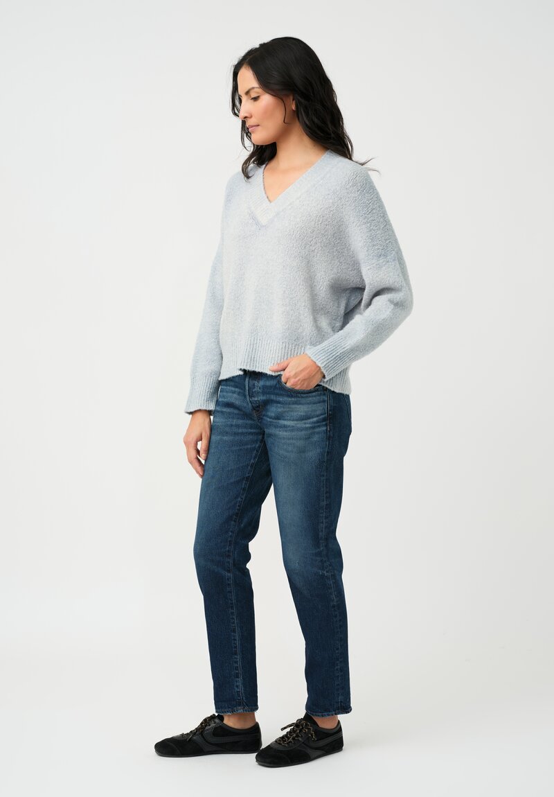 Avant Toi Stretch Cotton Bouclé Maglia V-Neck Sweater in Dusty Blue