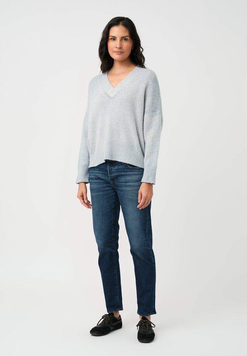 Avant Toi Stretch Cotton Bouclé Maglia V-Neck Sweater in Dusty Blue