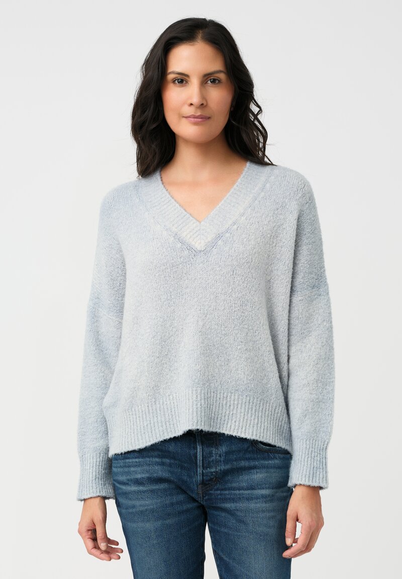 Avant Toi Stretch Cotton Bouclé Maglia V-Neck Sweater in Dusty Blue