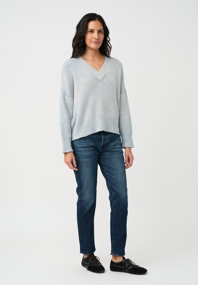 Avant Toi Stretch Cotton Bouclé Maglia V-Neck Sweater in Dusty Blue