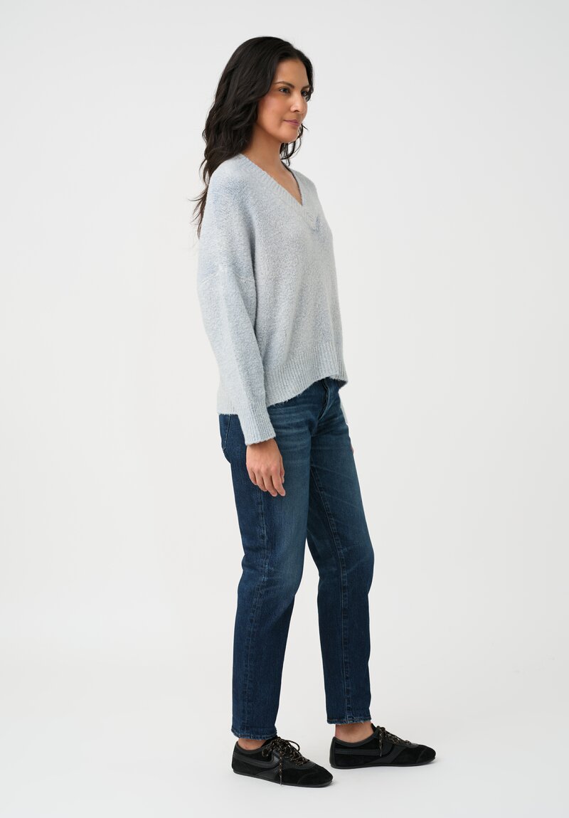 Avant Toi Stretch Cotton Bouclé Maglia V-Neck Sweater in Dusty Blue