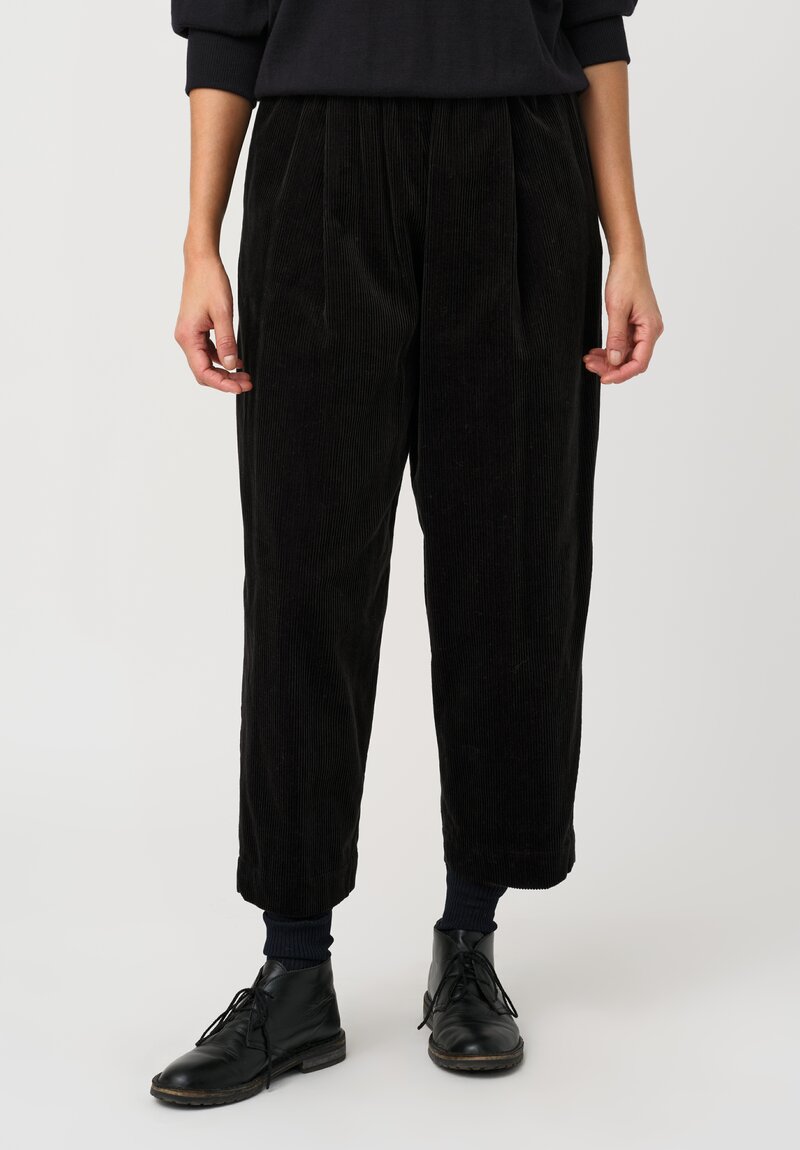 Arts & Science Cotton Corduroy One Tuck Relaxed Fit Pants in Navy Black