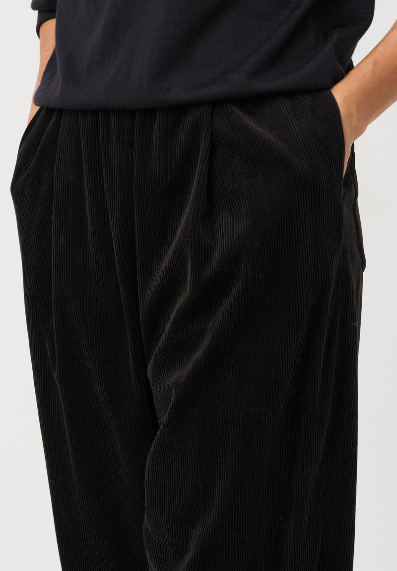 Arts & Science Cotton Corduroy One Tuck Relaxed Fit Pants in Navy Black