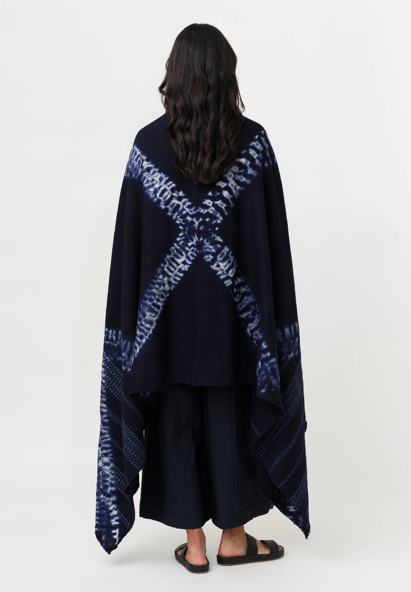 I Pezzi Dipinti Lambswool Samode Shock Shawl Indigo Navy + White