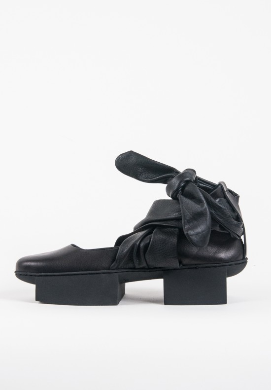 Trippen Demeter Closed Toe Sandal in Black | Santa Fe Dry Goods ...