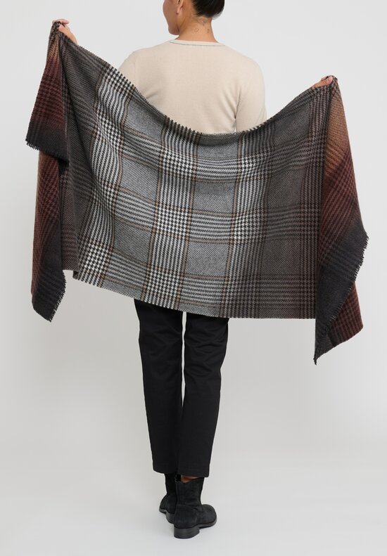 Alonpi Cashmere Houndstooth Shawl in Brown/Grey	
