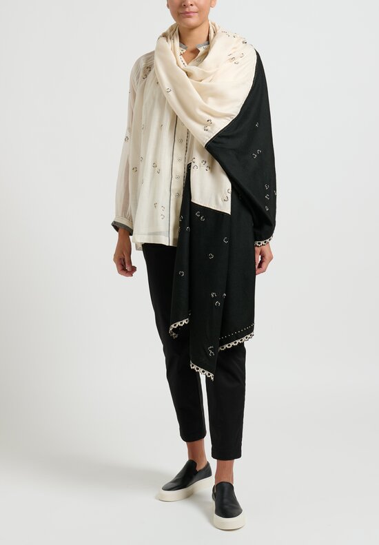 Péro Embroidered Scarf in Black and White	