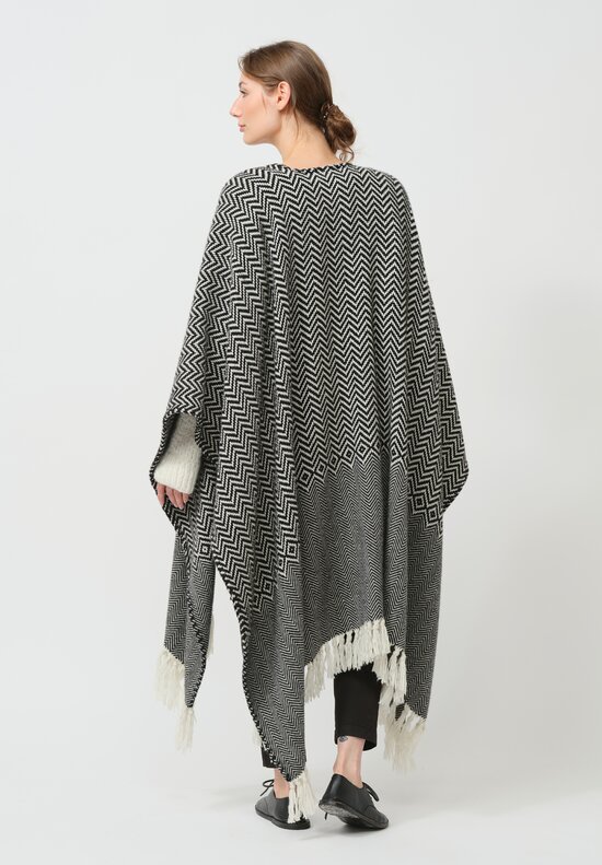 Alonpi Cashmere Canaria Cape in Black & White	