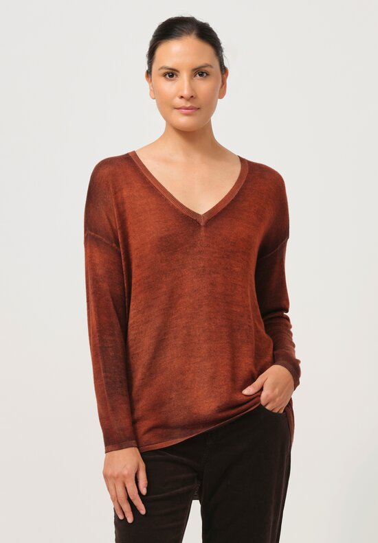 Avant Toi Cashmere & Silk Hand-Painted V-Neck Sweater in Nero Alchechengi Orange	