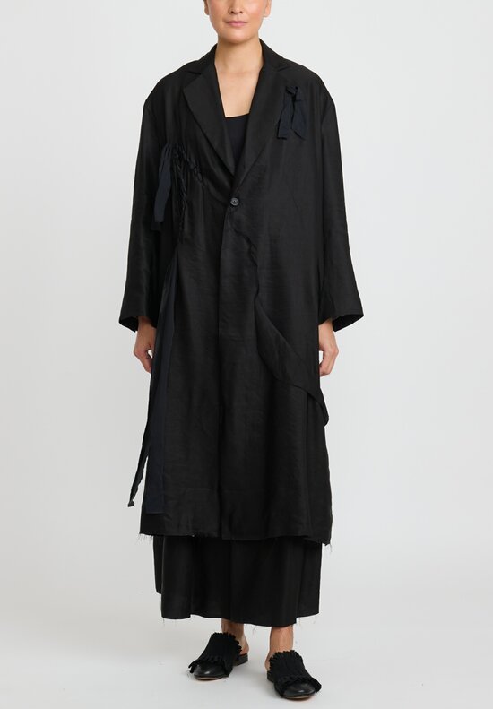 A Tentative Atelier Deconstructed Oversize Judit Twist Coat