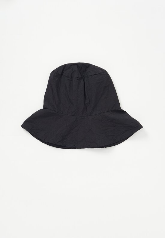 Album di Famiglia Tissue Cotton Hat in Black	