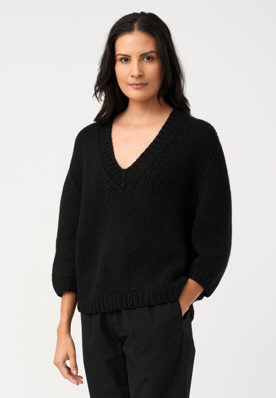 Wommelsdorff Hand-Knit Cashmere Dara Sweater in Black