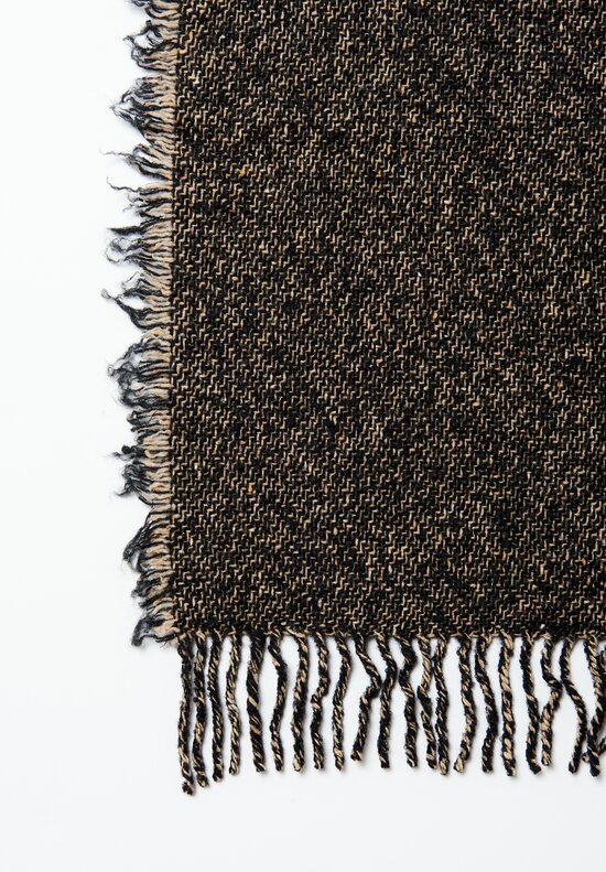The House of Lyria Sabueso Throw Black, Natural	