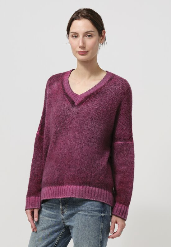 Avant Toi Hand-Painted Cashmere & Silk Barchetta V-Neck Pullover in Nero Clematis Purple