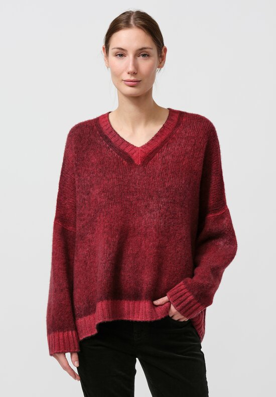 Avant Toi Hand-Painted Cashmere & Silk Barchetta V-Neck Pullover in Nero Camellia Red	