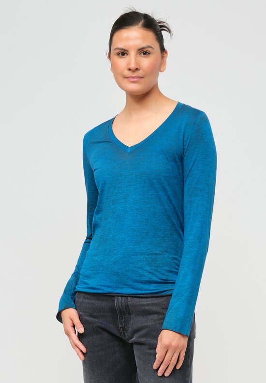 Avant Toi Hand-Painted Cotton V-Neck Long Sleeve T-Shirt in Nero Nigella Blue	