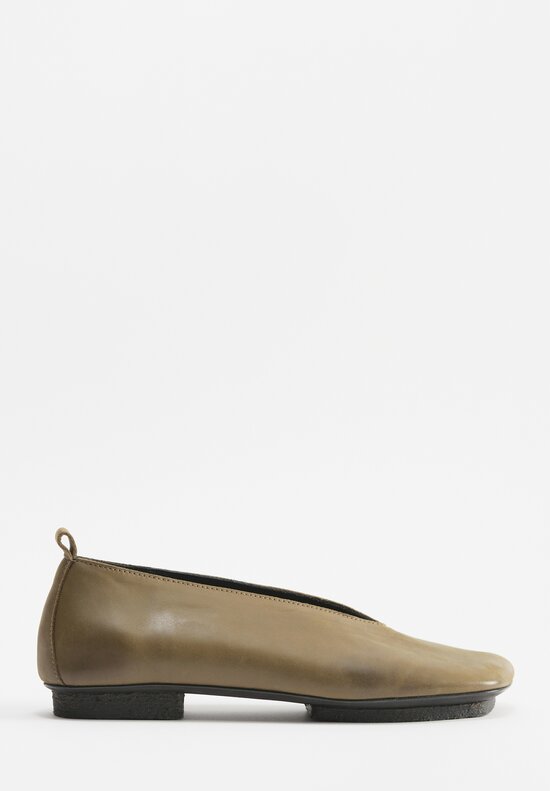 Uma Wang Leather Stone Ballet Shoes in Dark Olive Green	