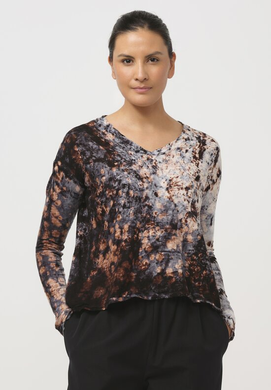 Gilda Midani Pattern-Dyed V-Neck Trapeze Tee in Deep Sea Black & Brown	