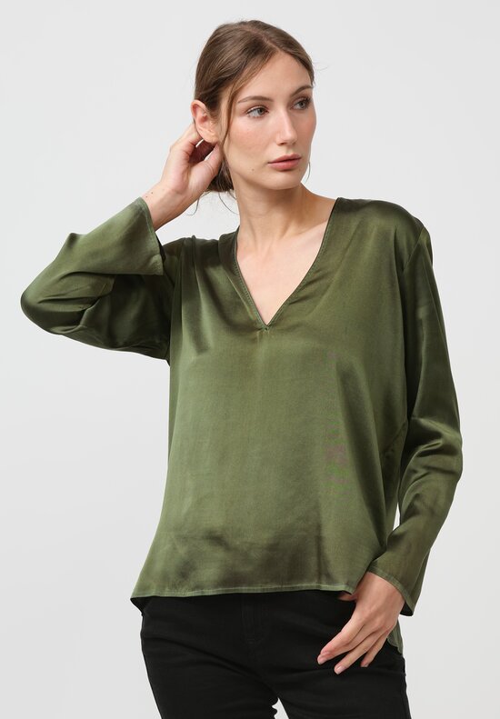 Avant Toi Hand-Painted Silk V-Neck Barchetta Top in Nero Bosco Green	