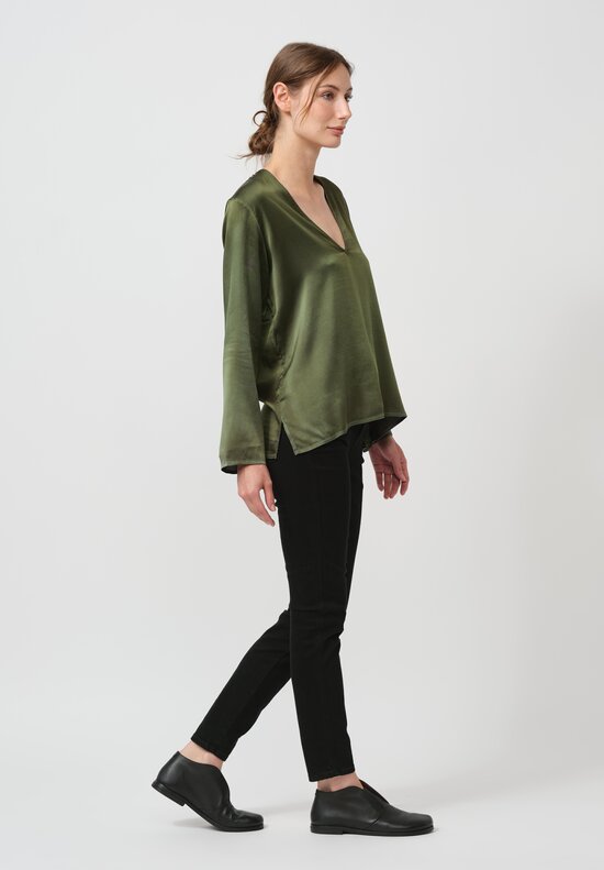 Avant Toi Hand-Painted Silk V-Neck Barchetta Top in Nero Bosco Green	