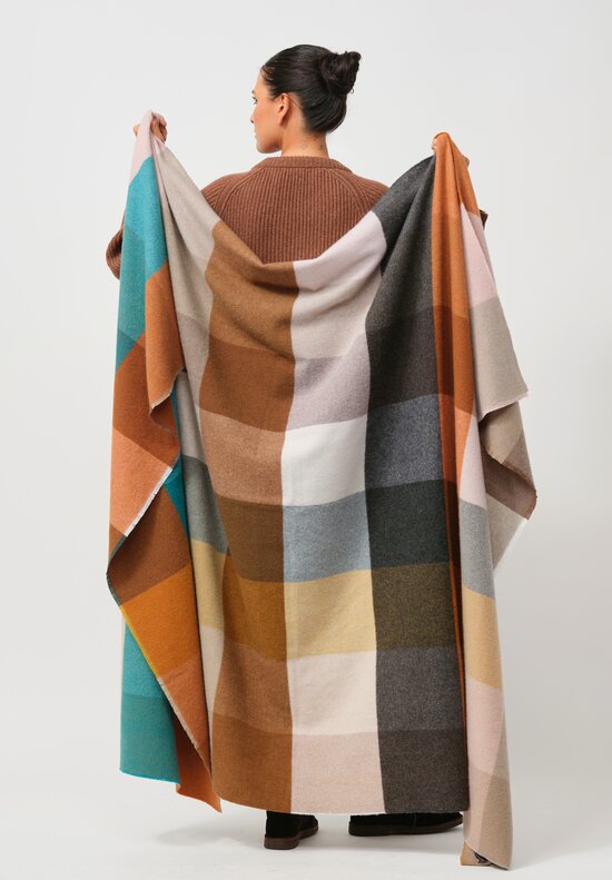 Begg x Co Cashmere Alva Loam Blanket in Natural Multi-Colored	