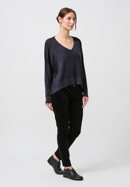 Avant Toi Cashmere & Silk V-Neck Stondata Top in Nero Navy Blue	