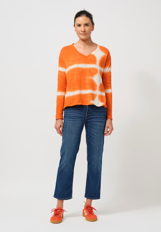 Gilda Midani Pattern-Dyed V-Neck Trapeze Tee in Orange Star