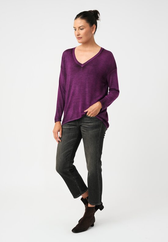 Avant Toi Cashmere & Silk V-Neck Barchetta Sweater in Nero & Anemone Purple