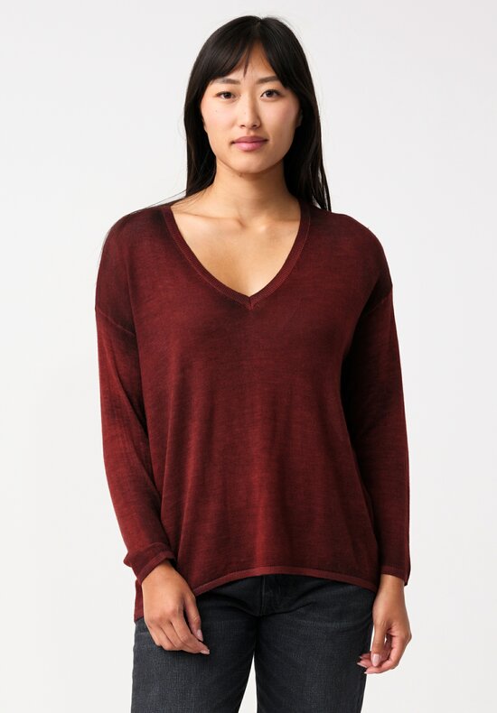 Avant Toi Cashmere & Silk Hand-Painted V-Neck Barchetta Sweater in Nero & Fuoco Red