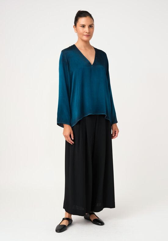 Avant Toi Silk Hand-Painted V-Neck Barchetta Top in Nero & Laguna Blue