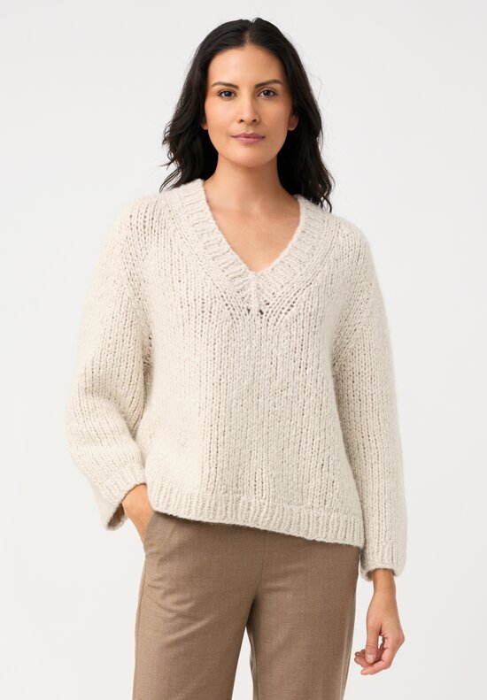 Wommelsdorff Cashmere & Silk Hand-Knit Zara V-Neck Sweater in Ivory White
