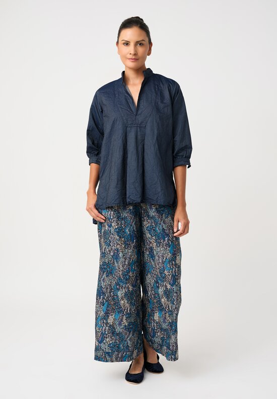 Daniela Gregis Washed Texture Cotton Wide Leg High Waist Pigiama Tasche Pants with Slightly Cropped Ankle Length Hemline in Blue Flower Fantasia Pattern Front View in Motion
