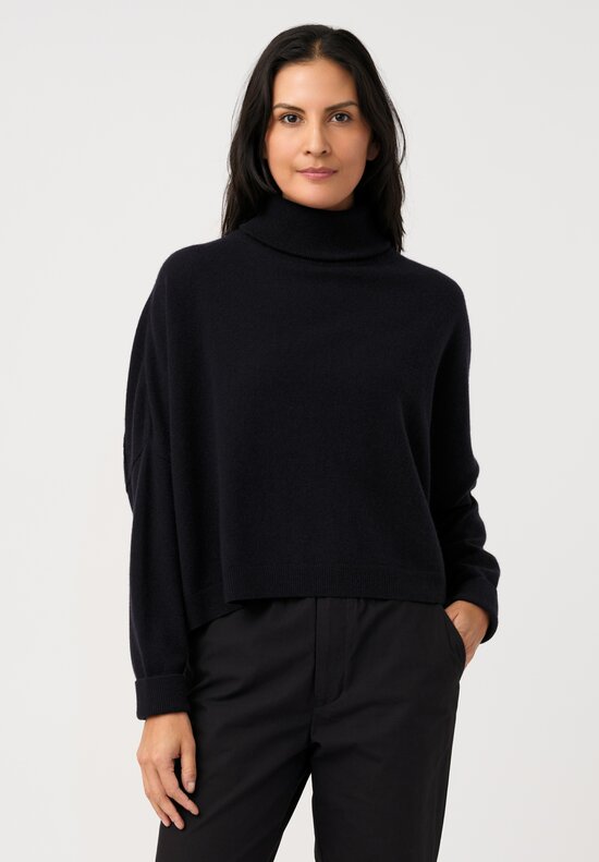 Dusan Cashmere Iconic Turtleneck Sweater in Midnight Blue	