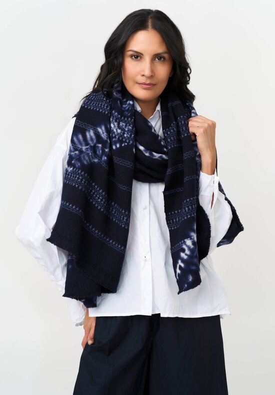 I Pezzi Dipinti Lambswool Samode Shock Shawl Indigo Navy + White