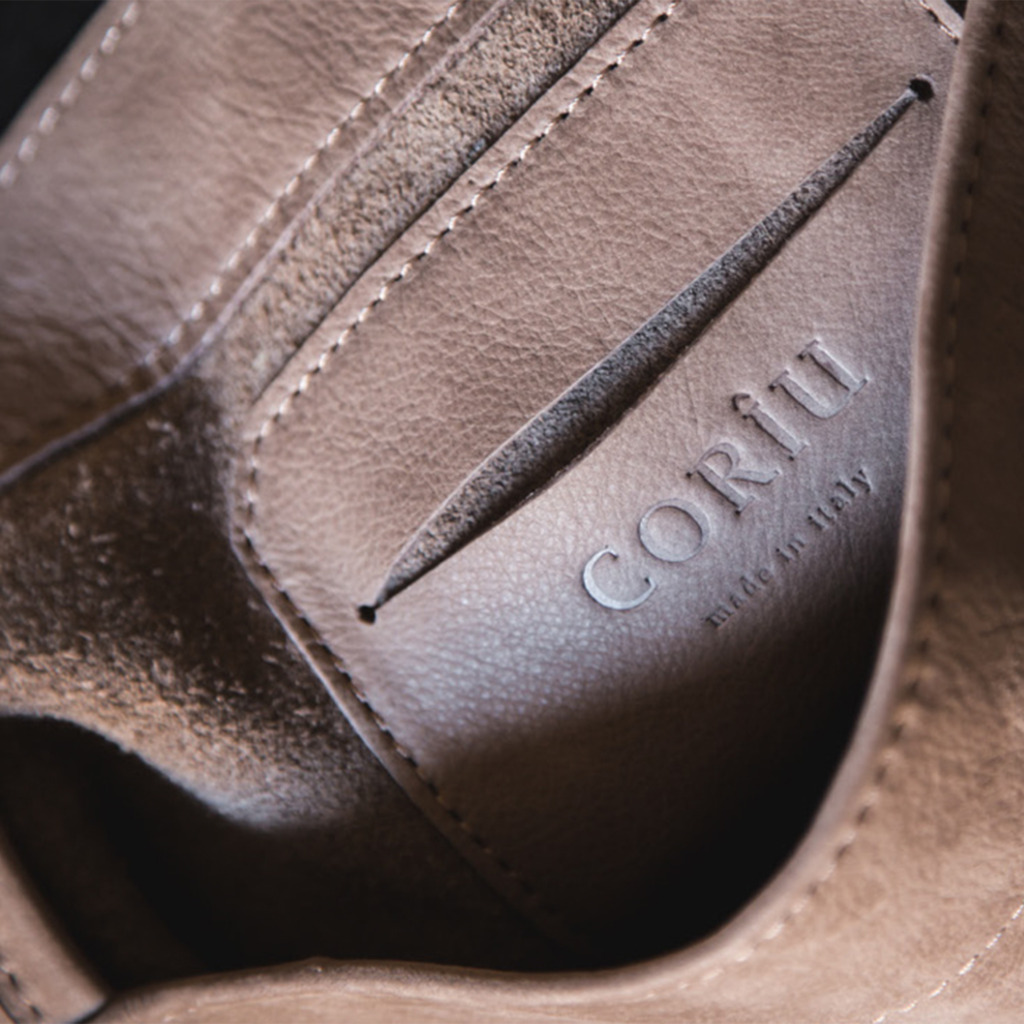 Close up detail of Corîu Italian Leather Handbag